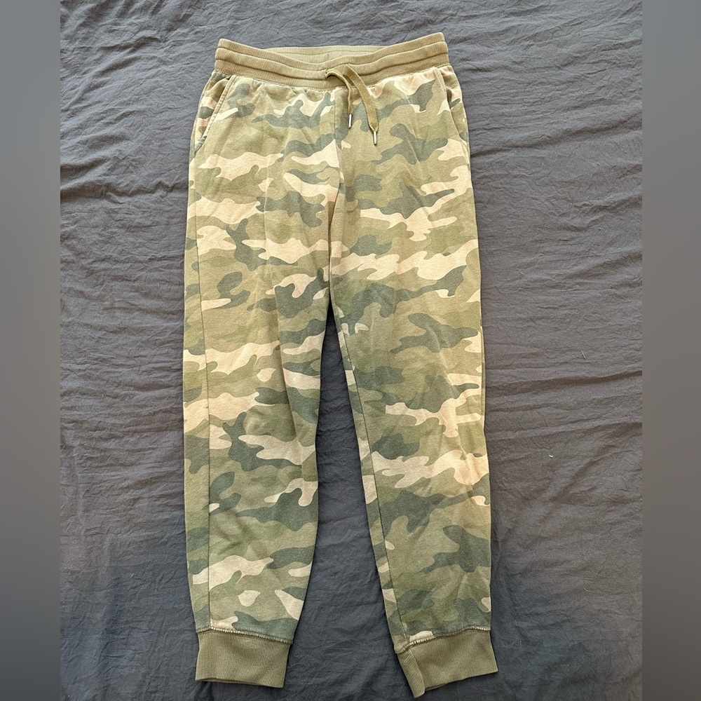 Women’s Old Navy camo joggers